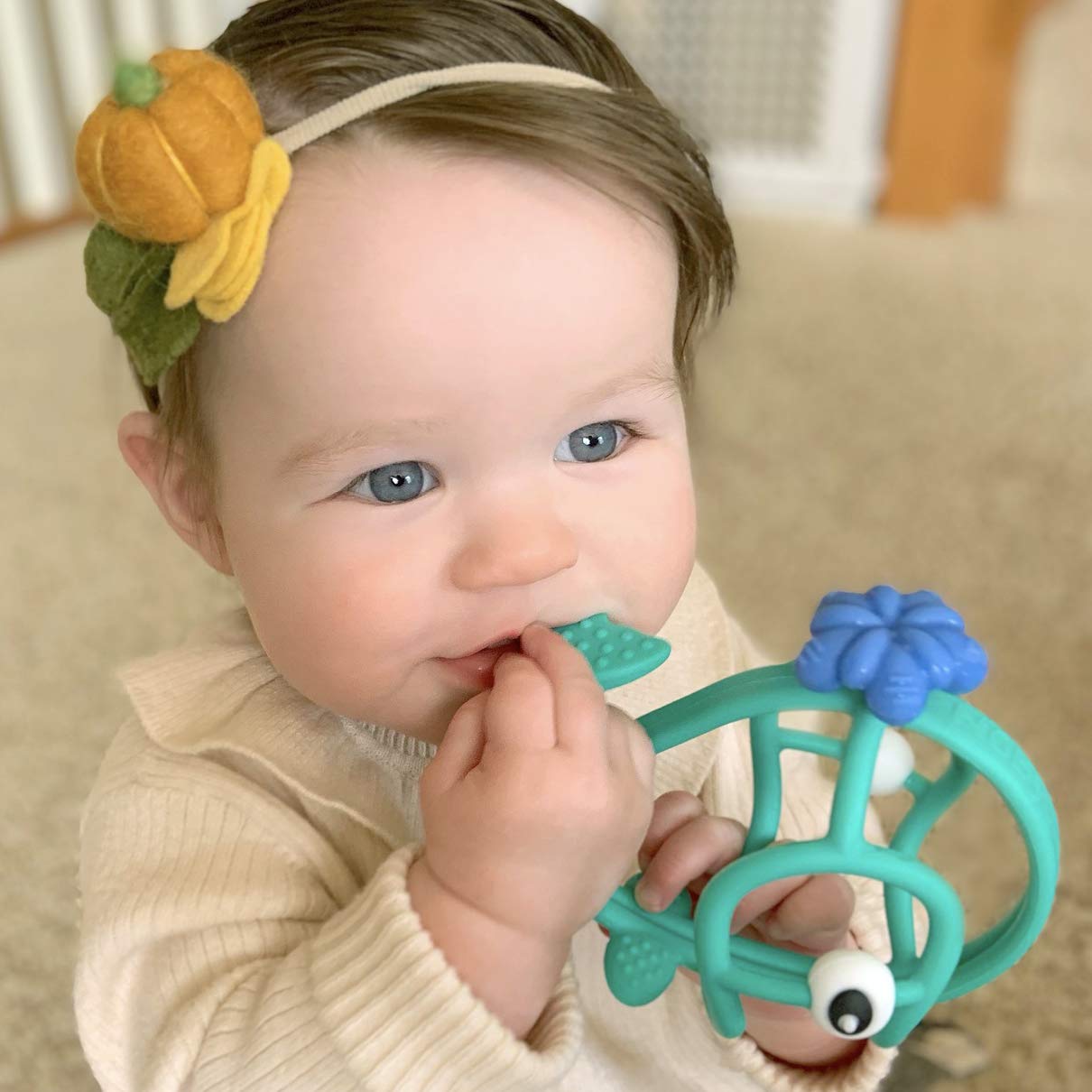 Nuby Chewy Chums All Silicone Soothing Teether, Whale - 3M+
