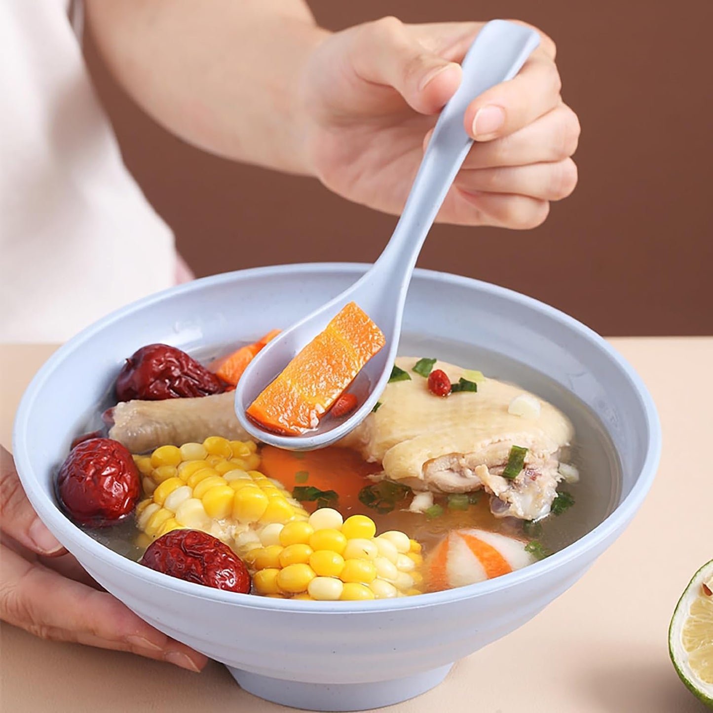 Hiceeden Set of 24 Reusable Plastic Asian Chinese Soup Spoons, Unbreakable Japanese Ramen Set, Long Dinner Spoons for Dumpling, Cereal, Dishwasher Safe, 6 Colors