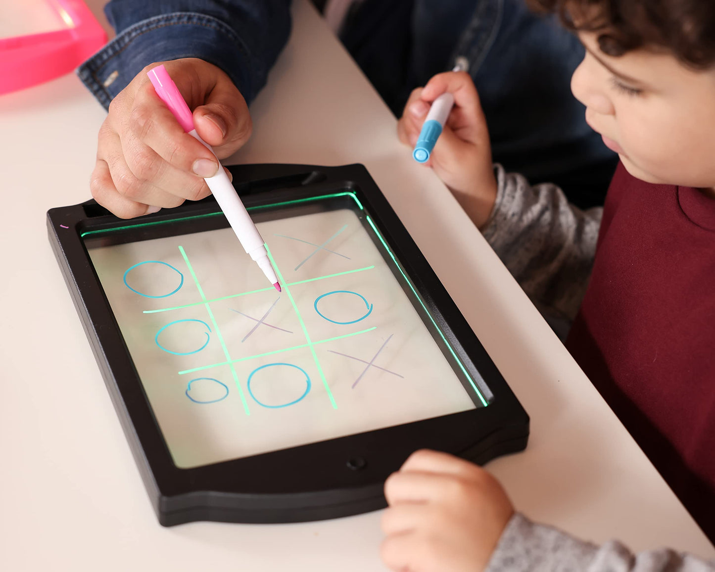 Marvin's Magic - Glow Art - LED Doodle Board for Children - Light Up Drawing Pad, with Glow in The Dark Colouring Pens - Battery Powered Magic Drawing Tablet - Light Up Tracing Pad Suitable for 5+