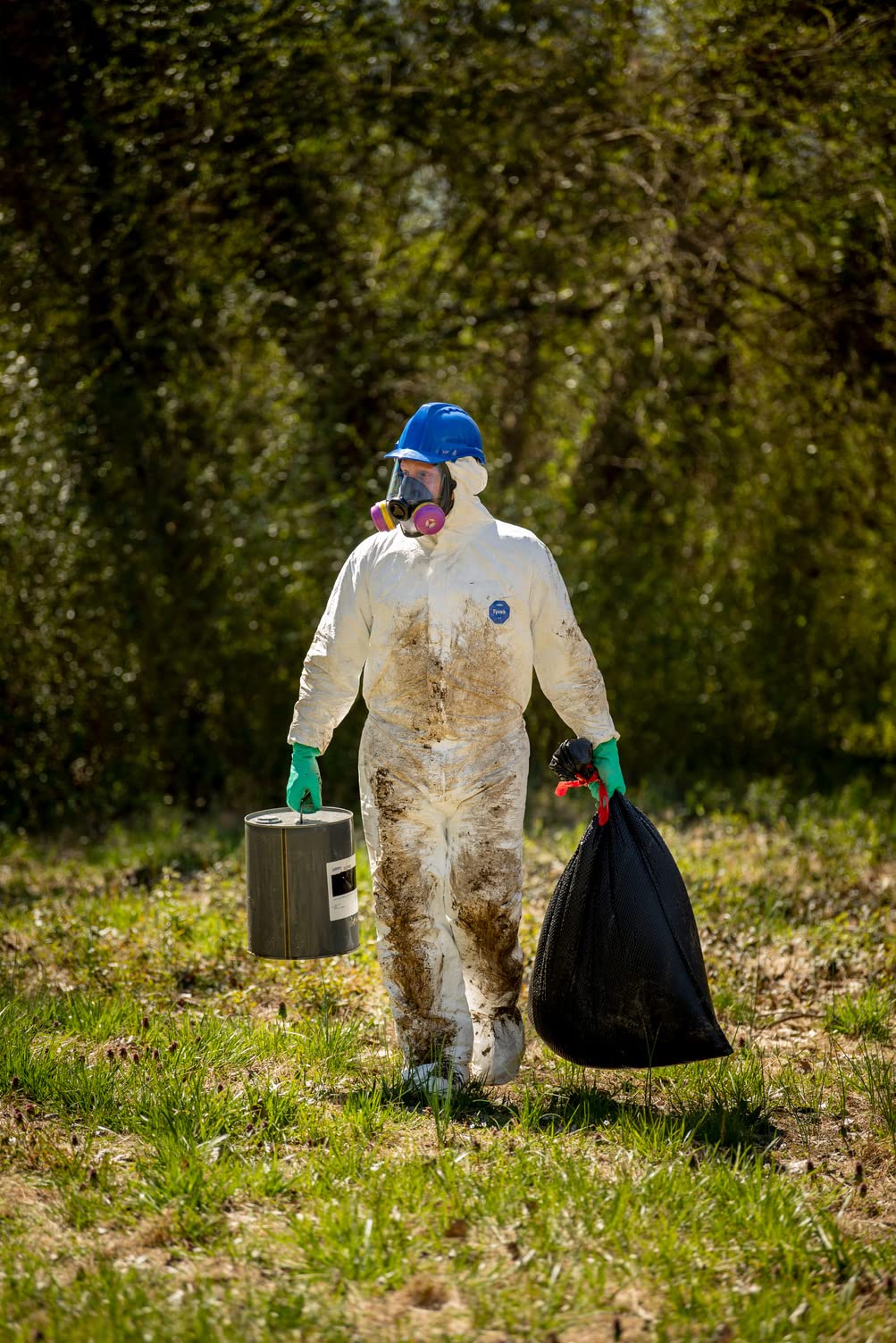 DuPont - TY127SWHMD002500 Tyvek 400 TY127S Disposable Protective Coverall with Respirator-Fit Hood and Elastic Cuff, White, Medium (Pack of 25)