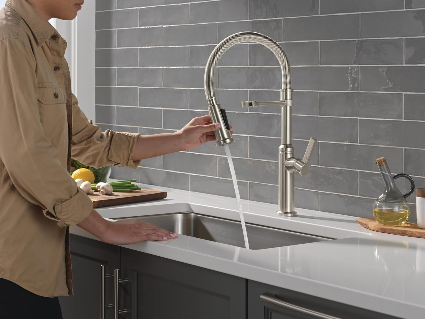 Delta Rhett Pro Style Commercial Kitchen Faucet with Pull Down Sprayer, Brushed Nickel Single Hole Kitchen Sink Faucet, Single Handle, Stainless 18829-SS-DST