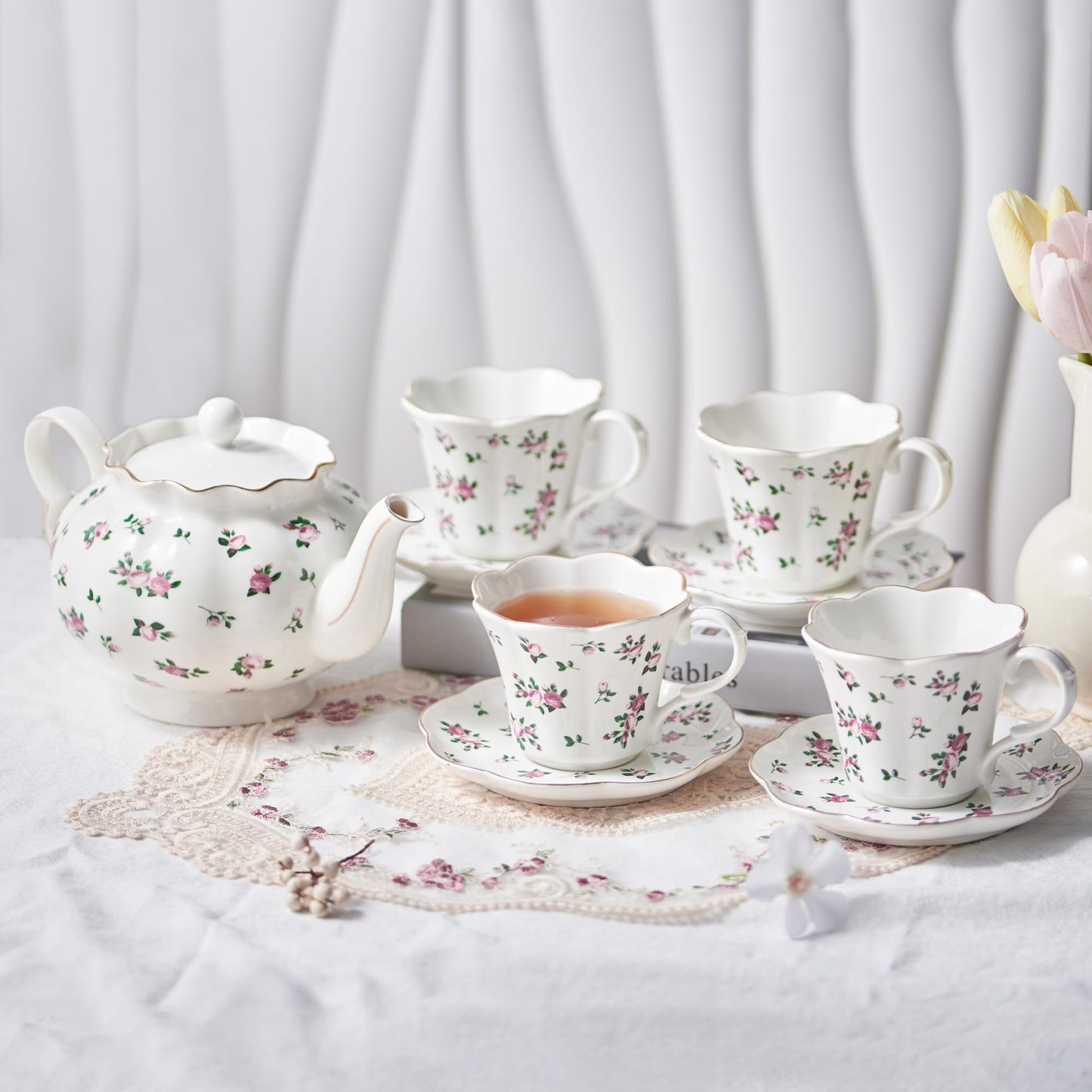 Floral Tea Cups and Saucers, 6oz Ceramic Teacup Set of 4, Elegant Scalloped Edge Coffee Cups for Latte, Cappuccino, Espresso, Rose Tea Cups for Tea Parties, Women Gifts for Mother's Day, Spring Decor