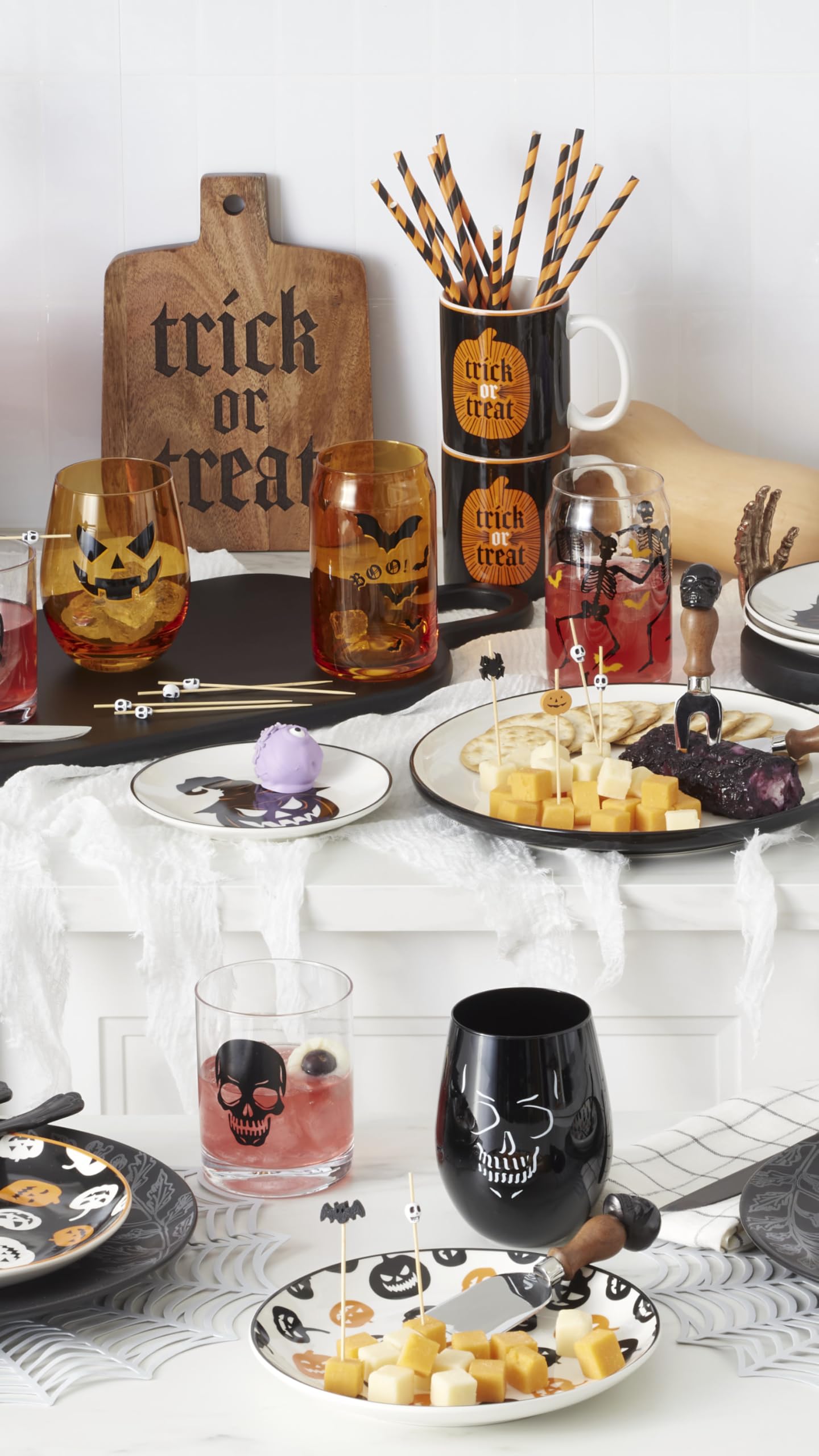 Oneida Serving Utensil Set, Skull Mirror Cheese Knives Flatware Set, Set of 4 Stainless Steel Utensils Set, Carved Wood Handles, Black Die Lacquer Finish, Halloween Decorations (4 Piece Cheese Knives)