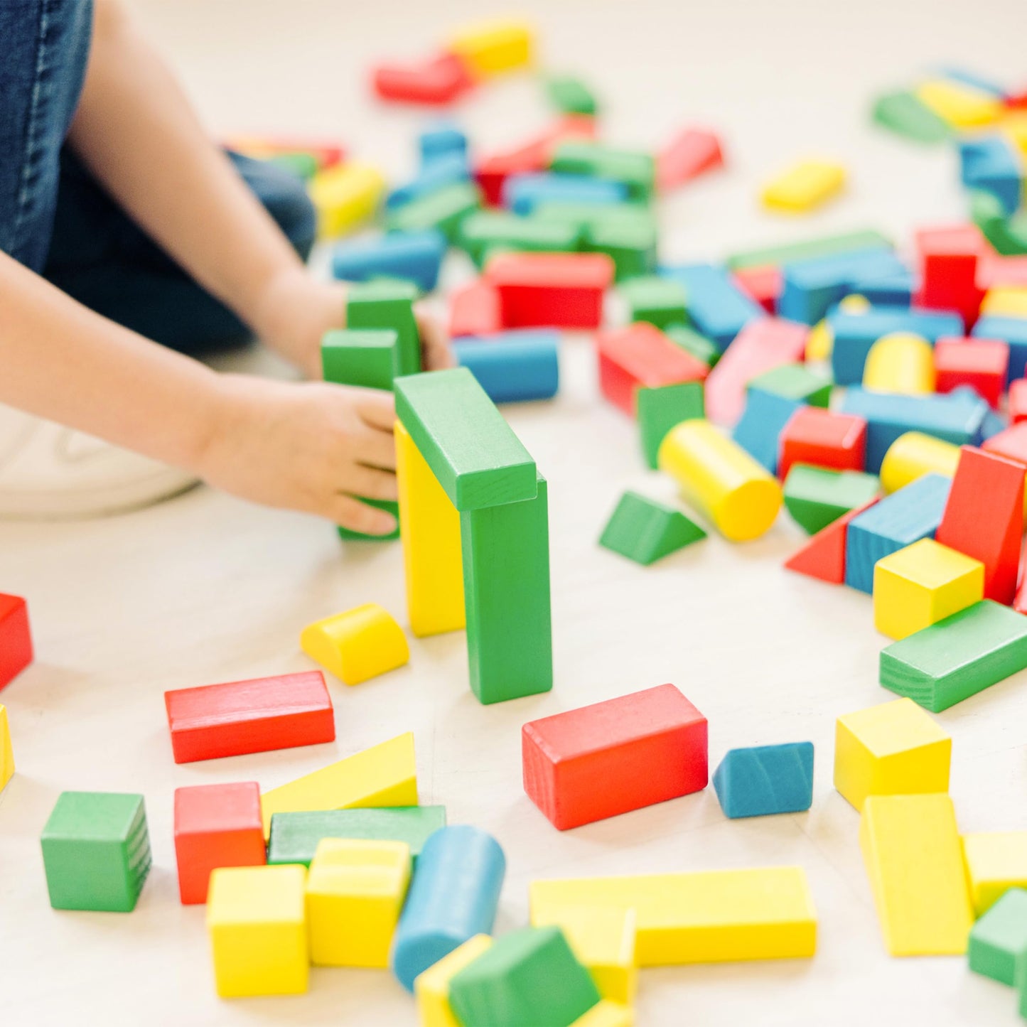 Melissa & Doug Wooden Building Block Set - 200 Blocks in 4 Colors & 9 Shapes