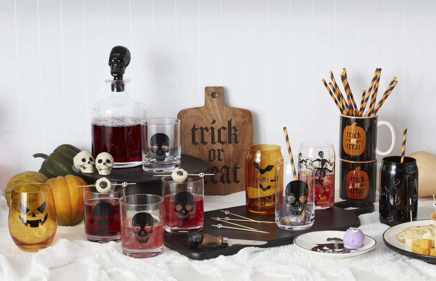 Oneida Serving Utensil Set, Skull Mirror Cheese Knives Flatware Set, Set of 4 Stainless Steel Utensils Set, Carved Wood Handles, Black Die Lacquer Finish, Halloween Decorations (4 Piece Cheese Knives)